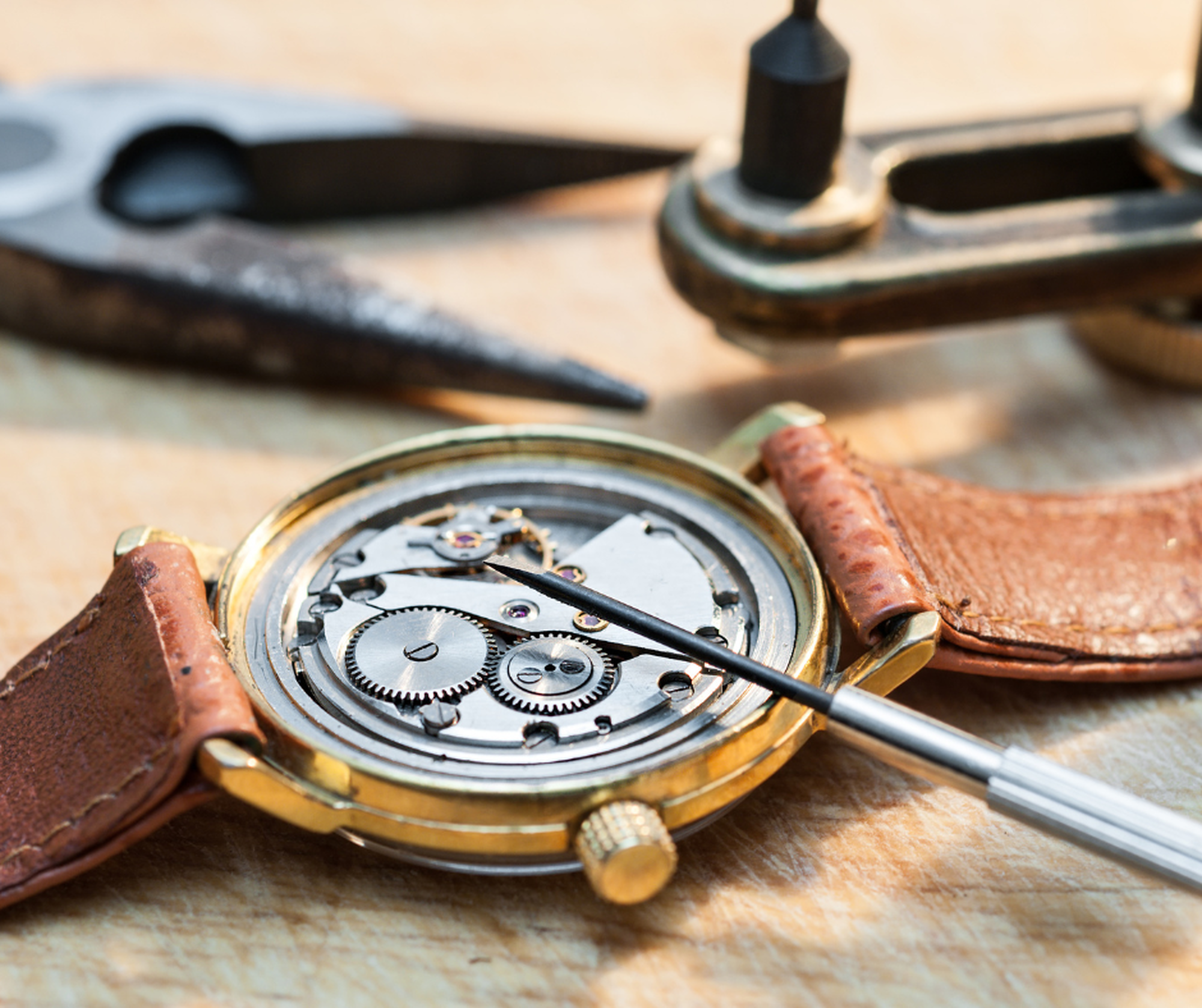 Quartz or Mechanical Watch: What’s the Right Choice?