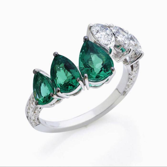 Anello con smeraldi e diamanti