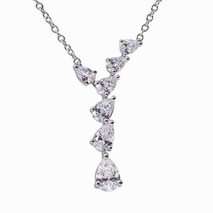 Necklace with diamonds