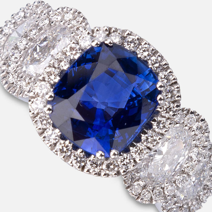 Anello con zaffiro